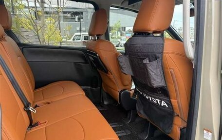 Toyota Voxy III, 2021 год, 1 950 000 рублей, 10 фотография