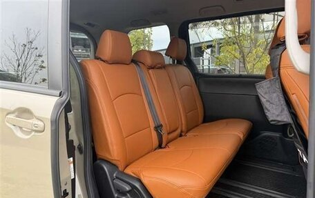 Toyota Voxy III, 2021 год, 1 950 000 рублей, 9 фотография