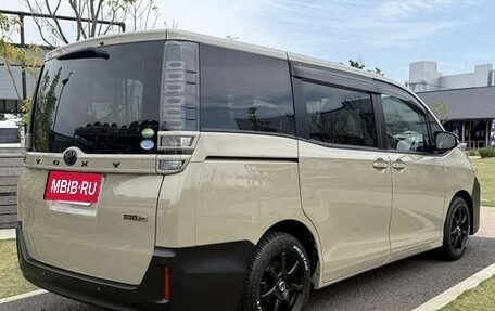 Toyota Voxy III, 2021 год, 1 950 000 рублей, 7 фотография