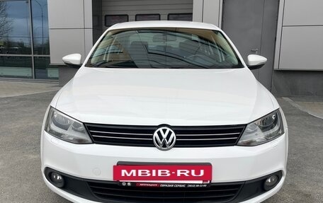Volkswagen Jetta VI, 2013 год, 1 200 000 рублей, 2 фотография