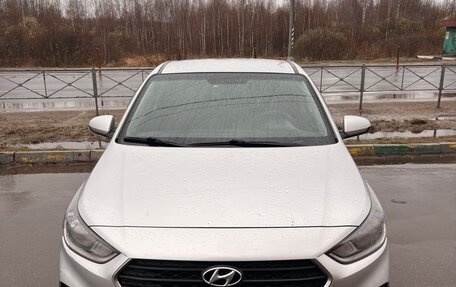 Hyundai Solaris II рестайлинг, 2017 год, 800 000 рублей, 1 фотография