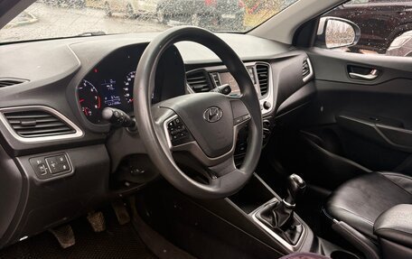 Hyundai Solaris II рестайлинг, 2017 год, 800 000 рублей, 14 фотография