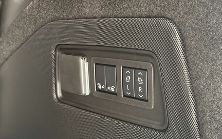 Cadillac Escalade V, 2025 год, 23 990 000 рублей, 30 фотография