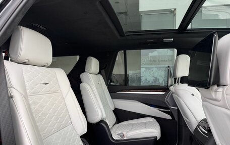 Cadillac Escalade V, 2025 год, 23 990 000 рублей, 32 фотография