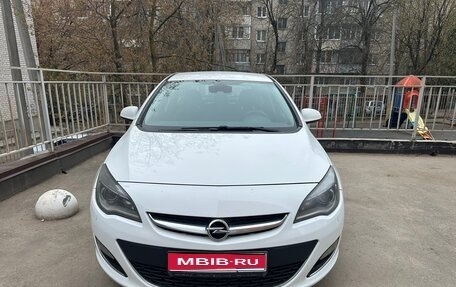Opel Astra J, 2013 год, 1 020 000 рублей, 1 фотография