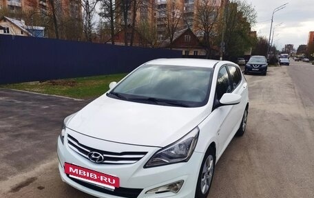 Hyundai Solaris II рестайлинг, 2014 год, 1 000 000 рублей, 2 фотография