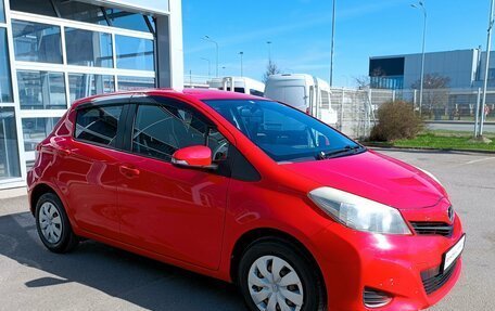 Toyota Vitz, 2012 год, 675 000 рублей, 3 фотография