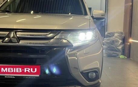 Mitsubishi Outlander III рестайлинг 3, 2016 год, 1 399 000 рублей, 11 фотография
