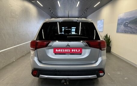Mitsubishi Outlander III рестайлинг 3, 2016 год, 1 399 000 рублей, 5 фотография