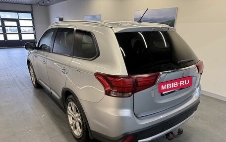 Mitsubishi Outlander III рестайлинг 3, 2016 год, 1 399 000 рублей, 6 фотография