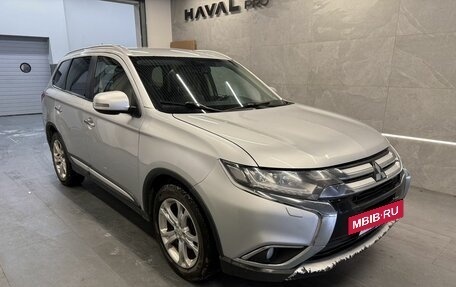 Mitsubishi Outlander III рестайлинг 3, 2016 год, 1 399 000 рублей, 3 фотография