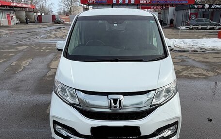 Honda Stepwgn IV, 2017 год, 1 750 000 рублей, 2 фотография