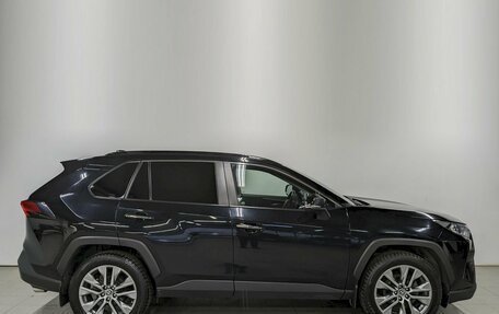 Toyota RAV4, 2021 год, 3 750 000 рублей, 4 фотография