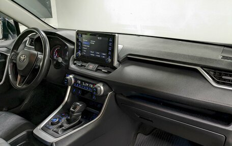 Toyota RAV4, 2021 год, 3 750 000 рублей, 20 фотография