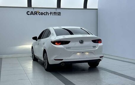 Mazda 3, 2022 год, 1 600 000 рублей, 4 фотография
