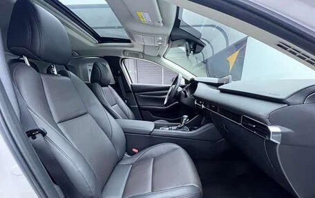 Mazda 3, 2022 год, 1 600 000 рублей, 16 фотография