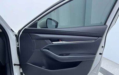 Mazda 3, 2022 год, 1 600 000 рублей, 21 фотография