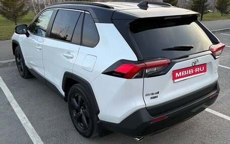 Toyota RAV4, 2021 год, 3 480 000 рублей, 6 фотография