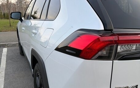 Toyota RAV4, 2021 год, 3 480 000 рублей, 9 фотография