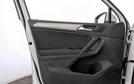 Volkswagen Tiguan II, 2021 год, 3 655 000 рублей, 19 фотография