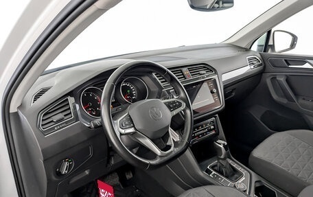 Volkswagen Tiguan II, 2021 год, 3 655 000 рублей, 16 фотография