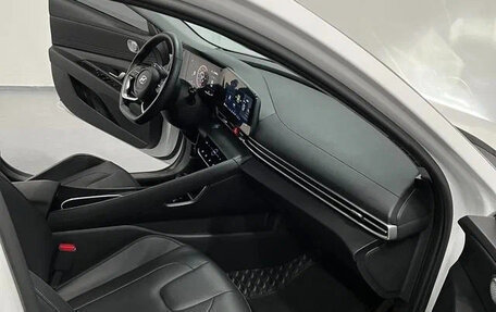 Hyundai Elantra, 2022 год, 1 390 000 рублей, 9 фотография