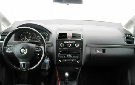 Volkswagen Touran III, 2013 год, 989 000 рублей, 8 фотография