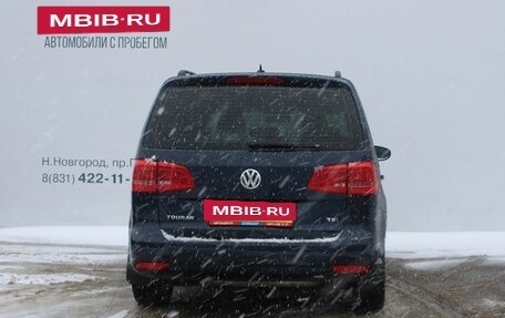 Volkswagen Touran III, 2013 год, 989 000 рублей, 6 фотография