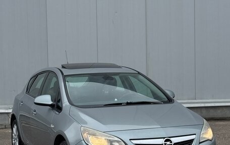 Opel Astra J, 2011 год, 590 000 рублей, 1 фотография
