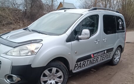 Peugeot Partner II рестайлинг 2, 2011 год, 950 000 рублей, 2 фотография