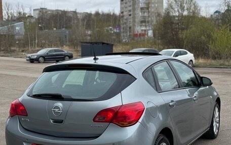 Opel Astra J, 2011 год, 590 000 рублей, 2 фотография