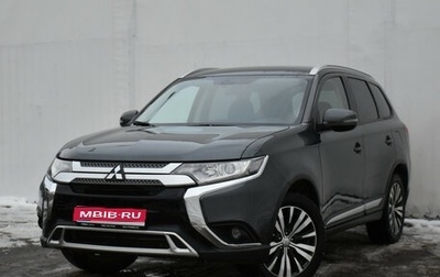 Mitsubishi Outlander III рестайлинг 3, 2018 год, 1 698 000 рублей, 1 фотография