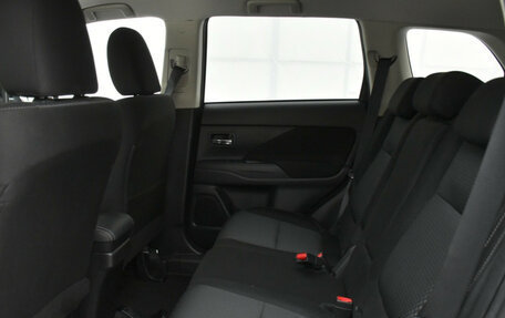 Mitsubishi Outlander III рестайлинг 3, 2018 год, 1 698 000 рублей, 10 фотография