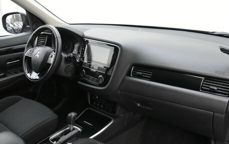 Mitsubishi Outlander III рестайлинг 3, 2018 год, 1 698 000 рублей, 9 фотография