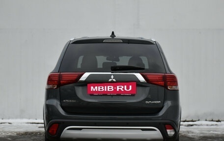 Mitsubishi Outlander III рестайлинг 3, 2018 год, 1 698 000 рублей, 6 фотография