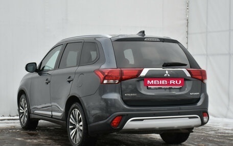 Mitsubishi Outlander III рестайлинг 3, 2018 год, 1 698 000 рублей, 7 фотография