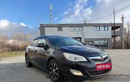 Opel Astra J, 2011 год, 850 000 рублей, 1 фотография