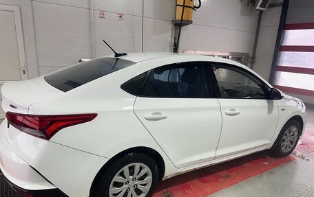 Hyundai Solaris II рестайлинг, 2021 год, 1 650 000 рублей, 6 фотография