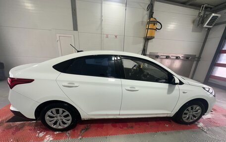 Hyundai Solaris II рестайлинг, 2021 год, 1 650 000 рублей, 7 фотография