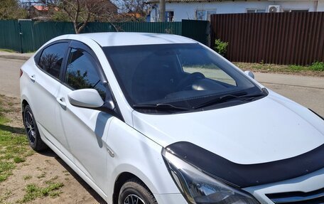 Hyundai Solaris II рестайлинг, 2015 год, 750 000 рублей, 3 фотография