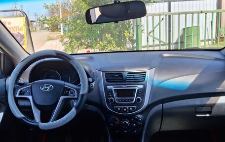 Hyundai Solaris II рестайлинг, 2015 год, 750 000 рублей, 4 фотография