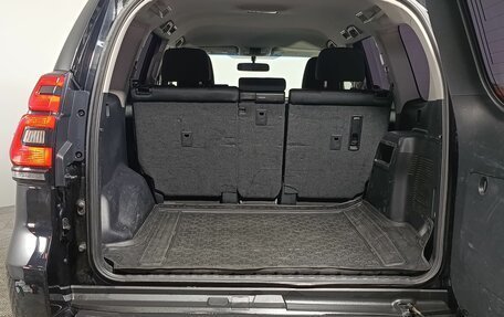 Toyota Land Cruiser Prado 150 рестайлинг 2, 2018 год, 3 950 000 рублей, 19 фотография