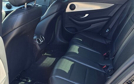 Mercedes-Benz E-Класс, 2019 год, 2 400 000 рублей, 7 фотография