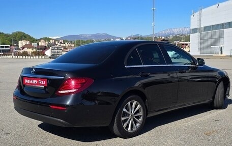 Mercedes-Benz E-Класс, 2019 год, 2 400 000 рублей, 3 фотография