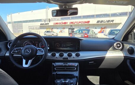 Mercedes-Benz E-Класс, 2019 год, 2 400 000 рублей, 10 фотография