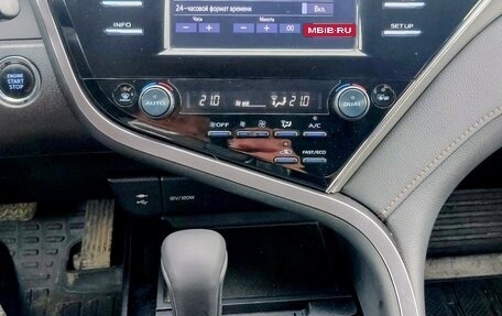 Toyota Camry, 2021 год, 2 550 000 рублей, 10 фотография