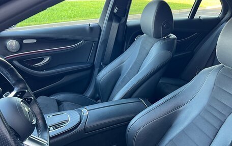 Mercedes-Benz E-Класс, 2020 год, 4 350 000 рублей, 20 фотография