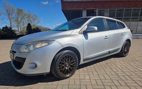 Renault Megane III, 2010 год, 700 000 рублей, 2 фотография