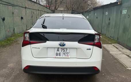 Toyota Prius IV XW50, 2019 год, 1 700 000 рублей, 4 фотография