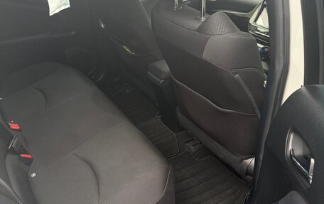 Toyota Prius IV XW50, 2019 год, 1 700 000 рублей, 8 фотография